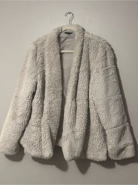 Simply Vera Vera Wang plush cream faux fur jacket